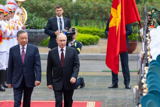 Việt Nam bắn 21 phát đại bác chào mừng Tổng thống Nga Putin