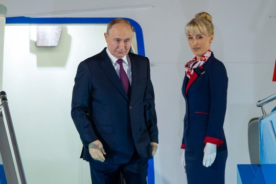 Hình ảnh Tổng thống Nga Putin tại sân bay Nội Bài