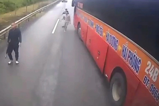 Triệu tập 3 người chặn xe tải đánh tài xế trên cao tốc Nội Bài - Lào Cai