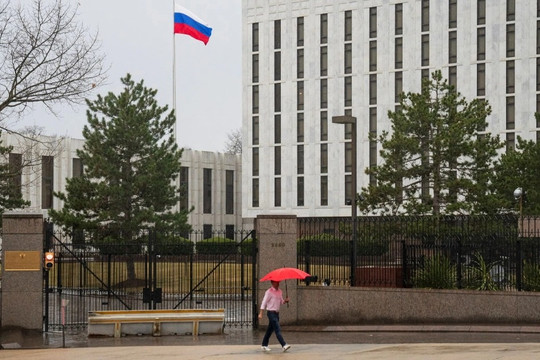 Mỹ đóng cửa các trung tâm thị thực của Nga