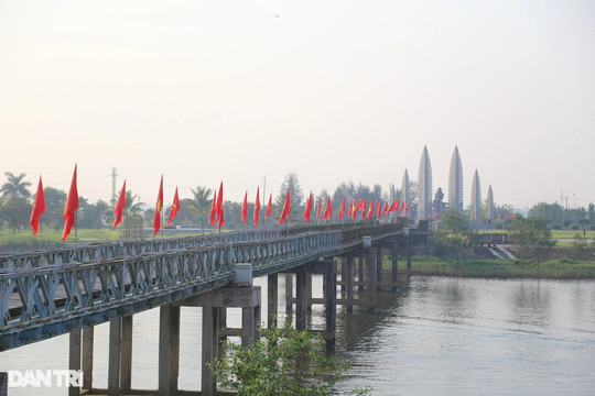 Historic Hien Luong Bridge to get upgrade