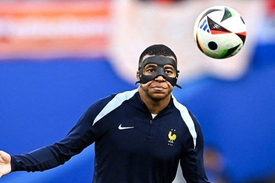 Mbappe tập đeo mặt nạ chơi EURO 2024, ghi liền 2 bàn và 2 kiến tạo