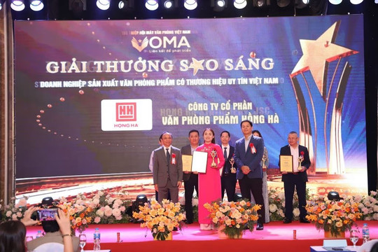 Văn phòng phẩm Hồng Hà vinh dự nhận giải thưởng Sao sáng năm 2024 – Hồng Hà