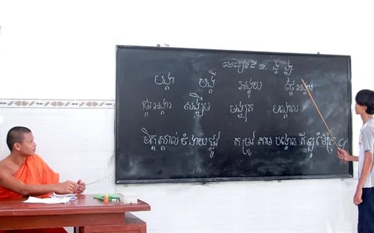 Bạc Liêu temples offer summer Khmer script classes to preserve heritage