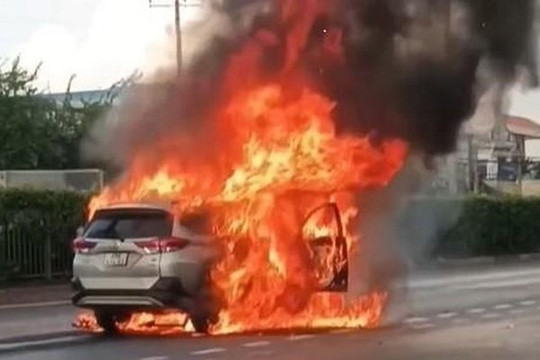 Liên tiếp cháy ô tô trên đường, cách nào tránh "bà hỏa" ghé thăm xe mùa nóng?