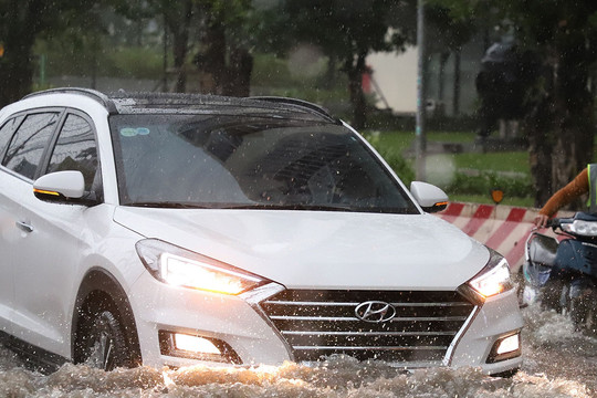 Từ vụ cháy xe Mazda3: Sửa xe ngập nước, sai một ly đi một dặm