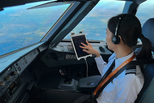 Nữ cơ phó Việt nhìn thấy sao băng từ buồng lái, tiết lộ 'đặc quyền' của phi công