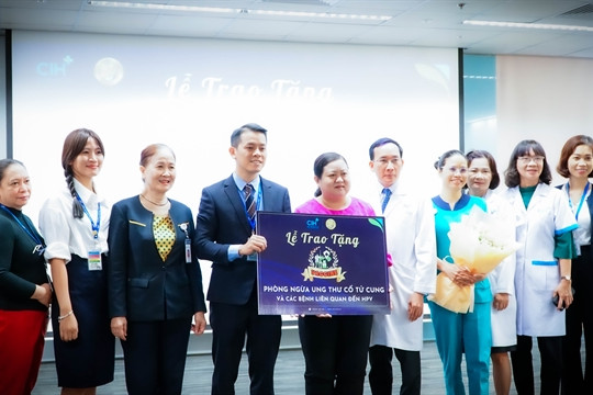 CIH presents HPV vaccine for women in HCM City

