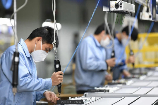 Nearly half of enterprises in Vietnam see brighter quarter 3 ahead