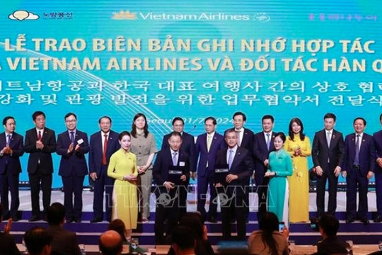 Vietnam Airlines welcomes 15 millionth passenger on Vietnam - RoK route