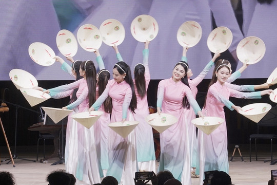 Music gala kicks off Vietnamese Cultural Days in Russia
