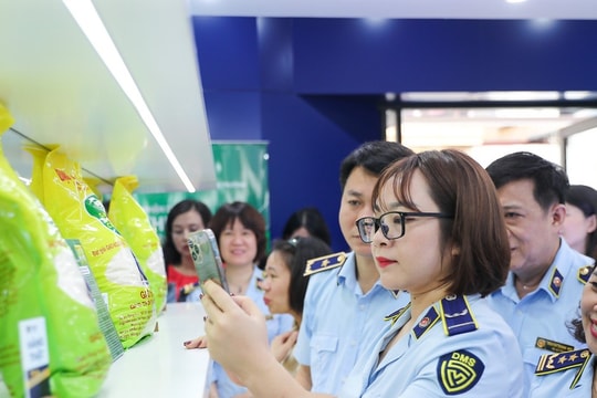 Exhibition of 400 genuine - counterfeit products opens