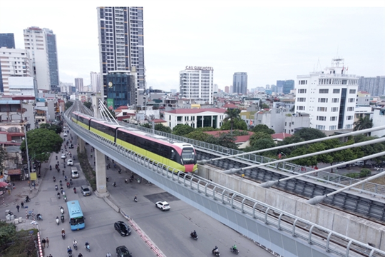 Work accelerates to get the Nhổn-Hà Nội Station Railway’s elevated section up and running