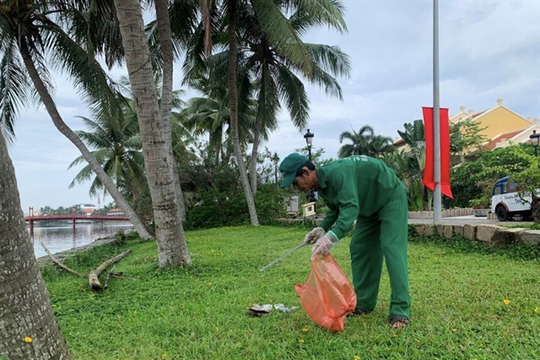 Older resident recovering from a stroke, voluntarily collects rubbish in Hội An