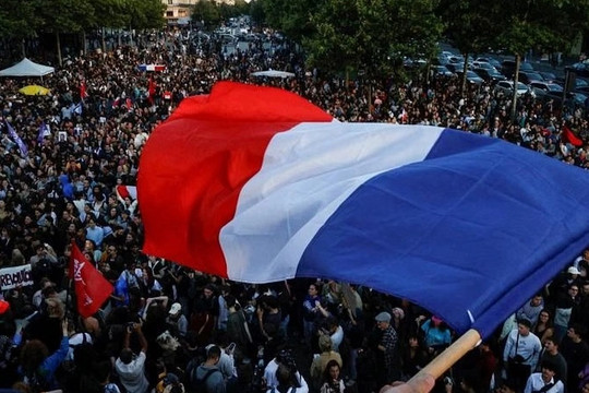 Người giàu Pháp có thể tính di cư vì bất ổn chính trị trong nước