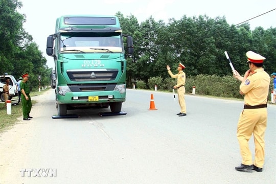 Traffic police revoke 500 licences via VNeID application