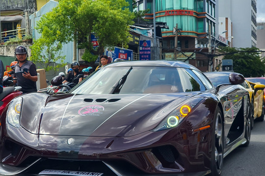 Siêu xe Koenigsegg đình đám nhất Việt Nam của đại gia Hoàng Kim Khánh xuống phố