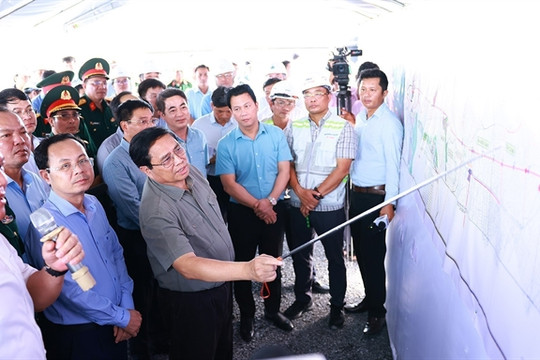 PM checks progress of Cần Thơ - Cà Mau Expressway project