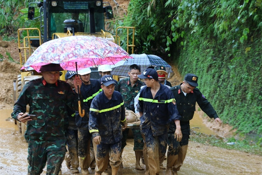 Landslide in Hà Giang buries van, kills eight