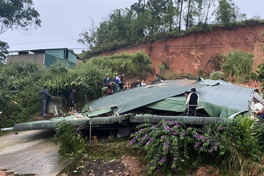 One killed in landslide in Central Highlands province