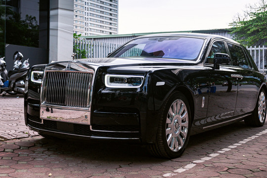 Siêu sedan Rolls-Royce Phantom VIII chào giá 63,5 tỷ, 2 năm chưa có người mua