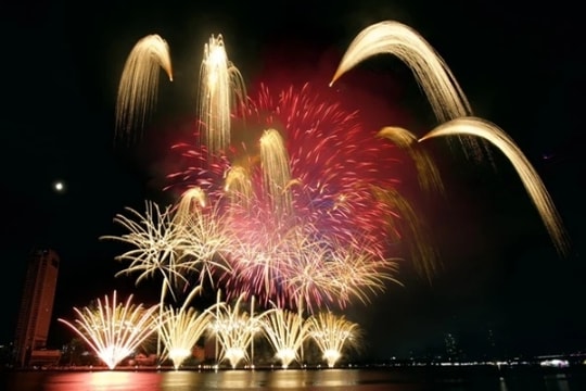 Finnish team triumphs at Da Nang International Fireworks Festival