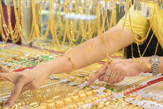 Cửa hàng nhận khách mua vàng nhẫn chỉ trong 30 phút, người dân lo mất lượt