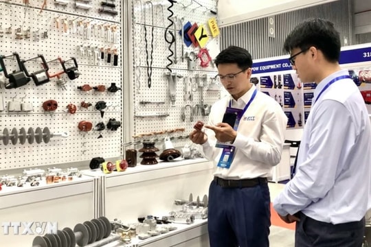 Over 300 firms attend int’l expos on electrical technology and energy in HCM City