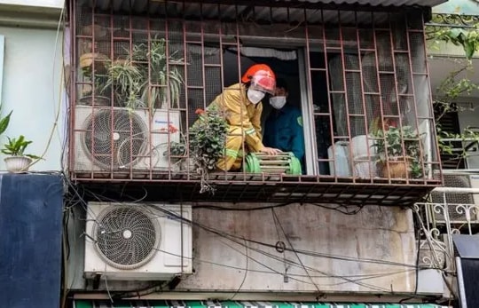 'Tiger cages' leave homes vulnerable to fire