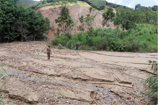 Road construction in Yên Bái Province causes landslides, affecting the locals