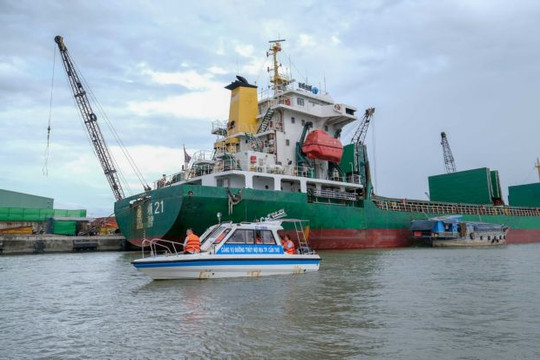 Mekong Delta strives to secure inland waterway traffic safety