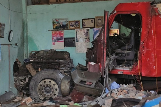 Vụ container lao vào nhà ở Đắk Nông: Hai anh em ruột tử vong tại chỗ