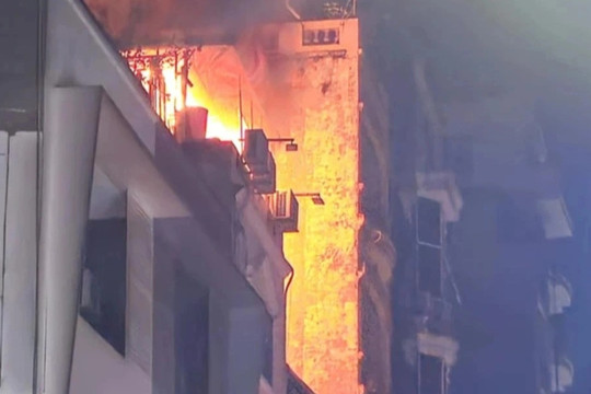 Hà Nội: Cháy nhà 4 tầng ở phố Mai Hắc Đế, nhiều người may mắn thoát nạn