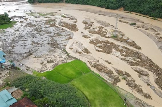 Nine casualties and missing due to floods in Mường Pồn