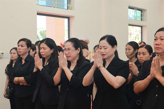 Respect-paying cermony for General Secretary Nguyễn Phú Trọng continues in Đông Anh District