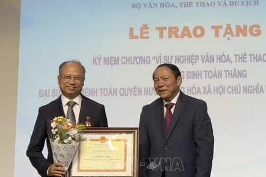 Vietnamese Ambassador in France honoured for cultural popularisation