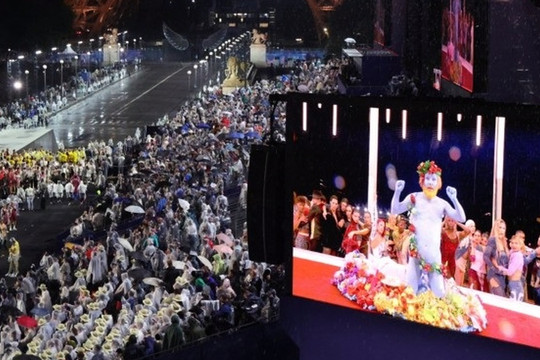 Ban Tổ chức Olympic Paris 2024 xin lỗi về khủng hoảng quanh lễ khai mạc