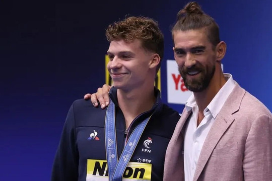 Kình ngư người Pháp phá kỷ lục Olympic của Michael Phelps