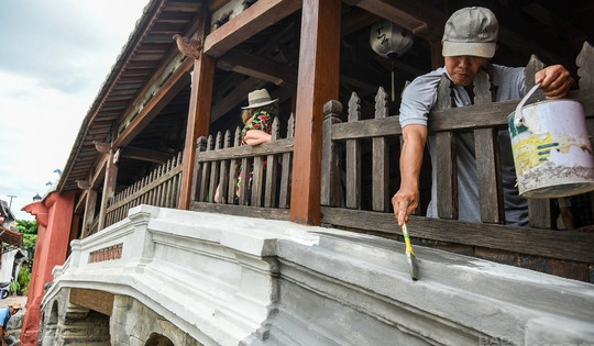 Hội An quét lớp vôi màu nhụ lên thành Chùa Cầu