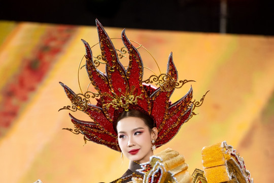 Beauties wow in national costume competition at Miss Grand Vietnam 2024