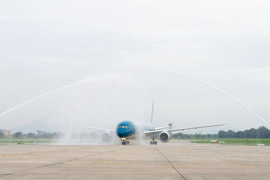 Vietnam Airlines receives Boeing 787-10 dreamliner