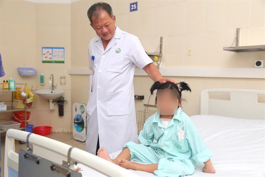 Việt Nam-Germany Hospital successfully performs heart transplant on seven-year-old girl