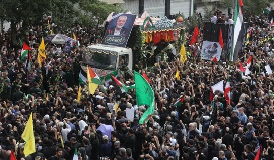 Lãnh tụ tối cao Iran khóc bên quan tài của thủ lĩnh Hamas