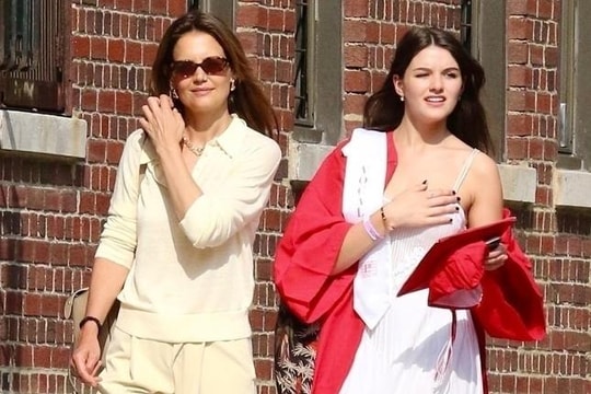 Sắc vóc Suri Cruise ở tuổi 18