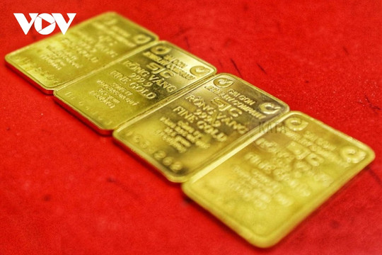 Domestic gold prices experience sudden surge despite world market fall