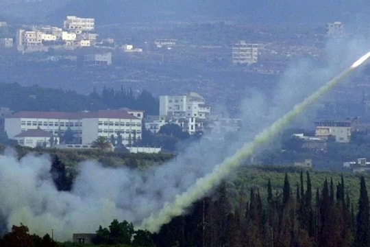 Hezbollah bắn hơn 50 rocket vào Israel