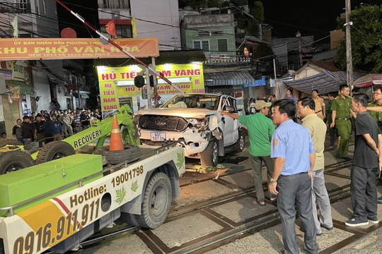 Khởi tố vụ xe bán tải đâm tàu hỏa, 5 người thương vong ở Đồng Nai