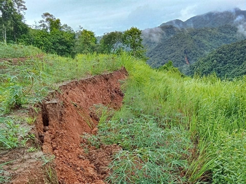 Large landslide threatens 23 households in Điện Biên