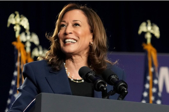 Với 99% phiếu ủng hộ, bà Kamala Harris chính thức là đối thủ của ông Trump