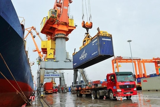 Vietnam to enjoy trade surplus for 9th consecutive year: experts